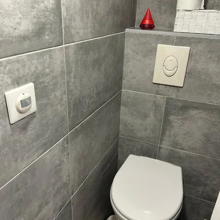 Leonora Apartment *